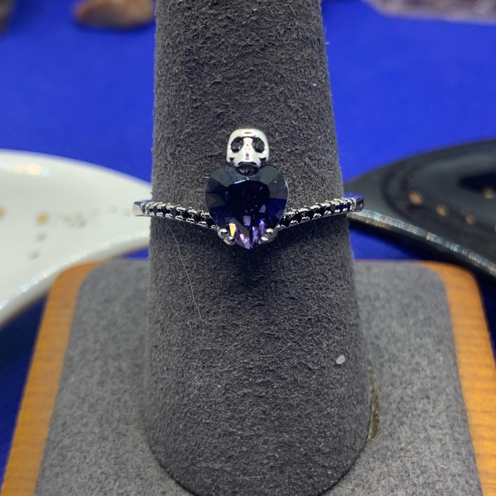 Fragrant Jewels Purple CZ Heart & Skull Ring w Black CZ Accent Stones, Size 8